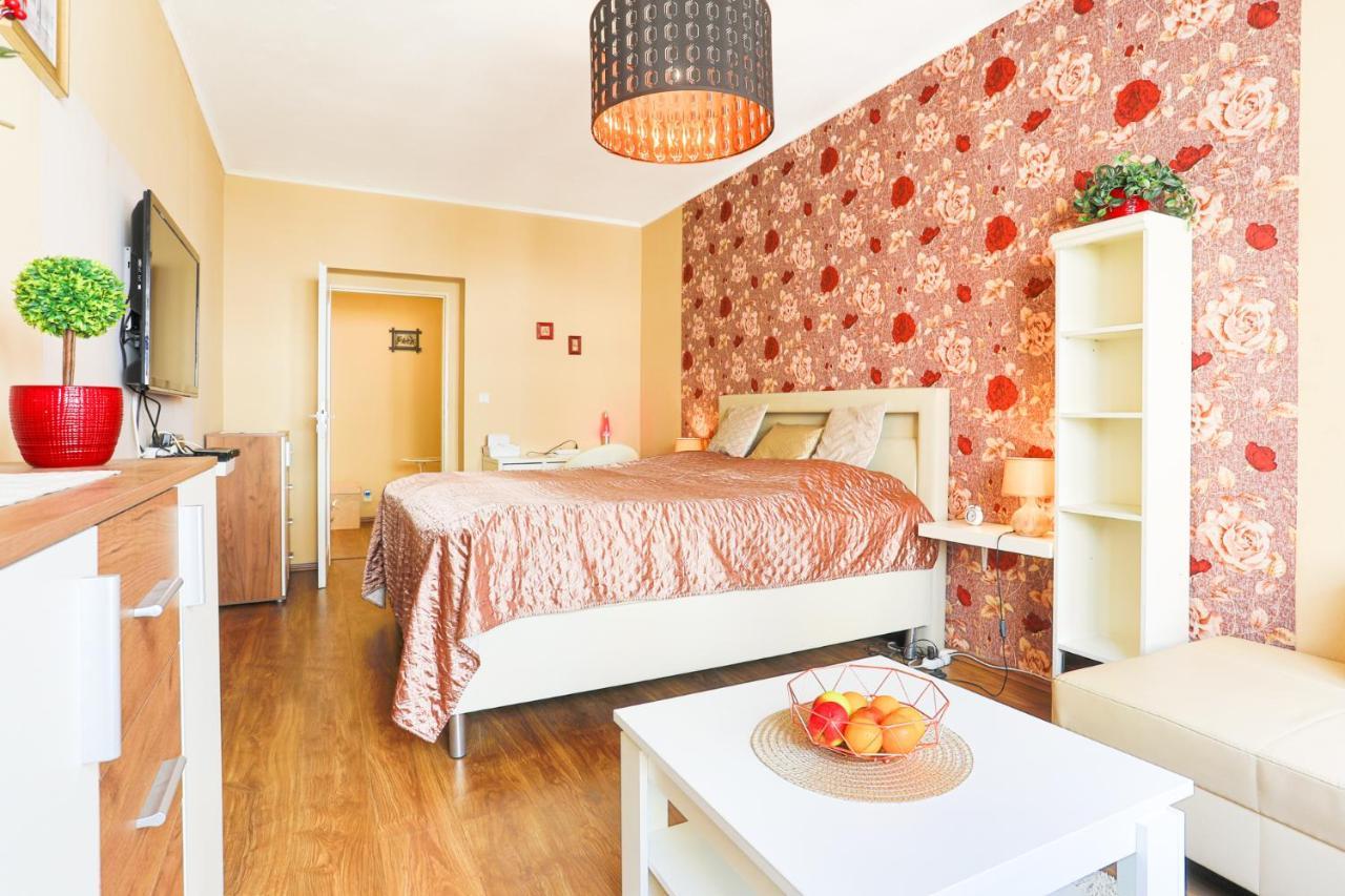 Apartment Carla การ์โลวีวารี ภายนอก รูปภาพ