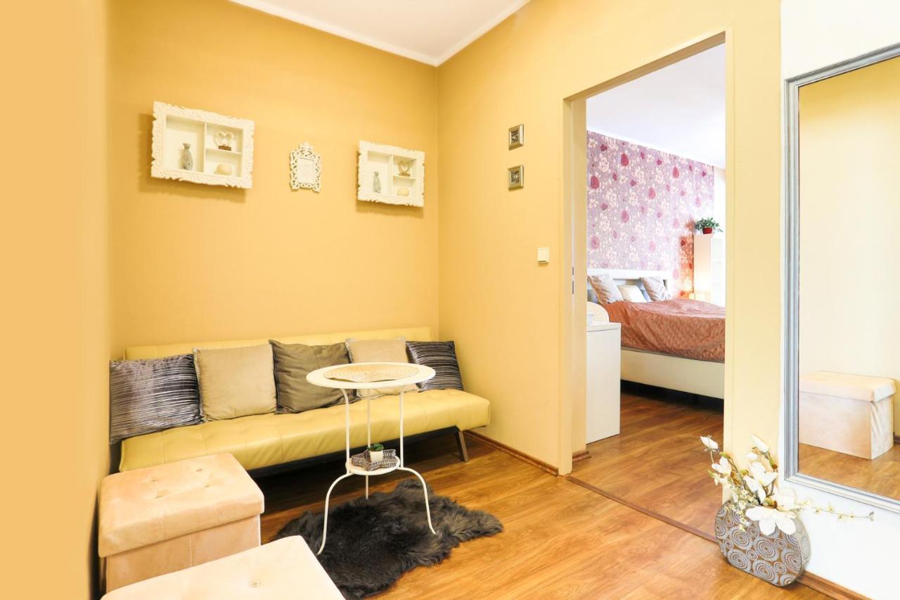Apartment Carla การ์โลวีวารี ภายนอก รูปภาพ